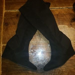 Black suede boots 8M